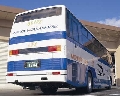 当時は名古屋⇔高松間を運行していた。バス上部には「OLIVE」の文字が。
