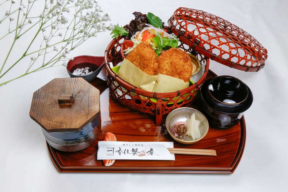 「香住ガニクリームコロッケ」1,480円。自家製の熱々コロッケ定食。