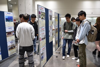 ポスターからクラブの情報を収集