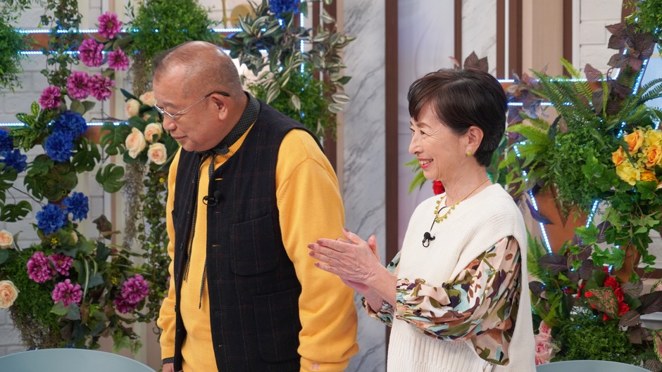 ゲストの瀬川さんを迎えるMCの鶴瓶師匠&阿川さん