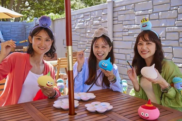 自宅にもオフィスにも！オリジナル“スライム”といつも一緒！
ニジゲンノモリ「ドラゴンクエスト アイランド」スライム色塗り体験新商品
『スライム素焼きミニ』 5月27日（水）より発売開始