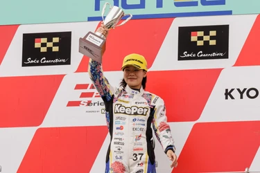 5年ぶりにコースレコードを塗り替えた翁長実希が 3戦連続ポール・トゥ・ウィン
