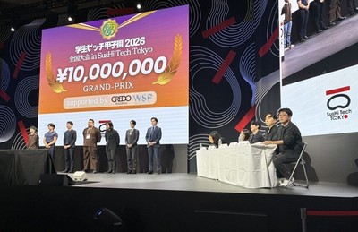 壇上に並んだ全国6地区の代表たち。毛利さんは左から2人目