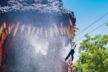  大絶叫×びしょ濡れ！「ゴジラ迎撃作戦」で最高スプラッシュサマー！ びしょ濡れ爽快ジップライン『スプラッシュゴジラ2025』 7月5日（土）開始