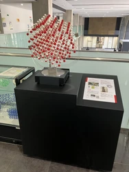 【名城大学】"見えない世界"を見てみよう カーボンナノチューブ発見者・飯島澄男教授の結晶構造模型を展示