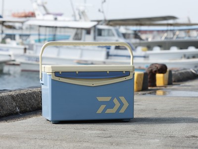 漁業系プラスチックを再生利用した循環型クーラーボックス(※画像は試作品)