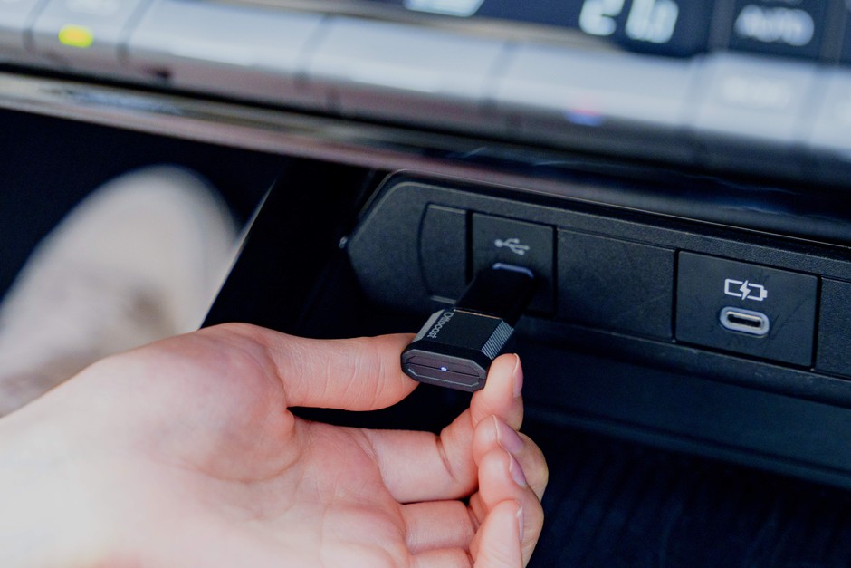 最新のCarPlayおよびAndroid Autoワイヤレスアダプター