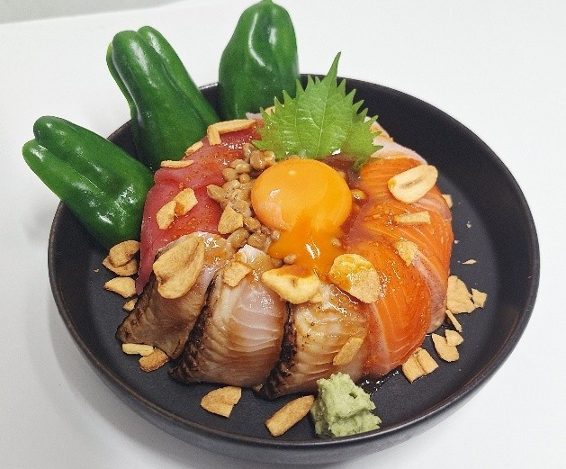 ピーマンが止まらない!ガツン海鮮丼