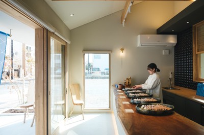 皆生温泉街の中心にある和菓子店「湯ノ塩」