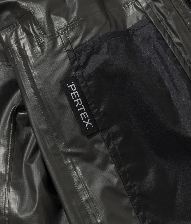 リサイクルナイロンを使用したPERTEX(R)SHIELDPROのミニリップストップ素材。