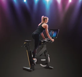 TECHNOGYM BIKE：カーディオマシンで 魅力あふれるフィットネス体験を実現