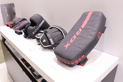 「RDX® SPORTS」KARAシリーズのミット、グローブ、ヘッドギアなど