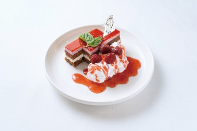 ▲お召し上がりぃぃい！魘夢のホイップベリーケーキ ／1,980円（税込）