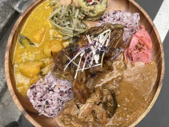 高田馬場【本日オープン】老舗喫茶店で働く女性が、昼だけ開く薬膳専門店「哺乳類の化石」