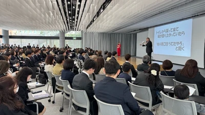吉本新喜劇の川畑泰史氏が入学式当日に「大阪人対策講座」を開催　地方出身や「ぼっち」の新入生に大阪人あるあるや会話術を指導