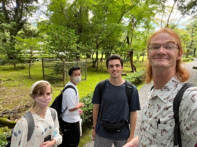 伊勢神宮へのフィールドトリップ。 ユタ工科大学から交換留学に来ているメンバーとはすっかり仲良しです