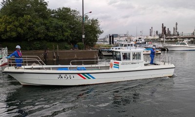 小型清掃船(写真1)