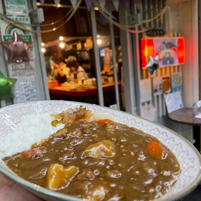 店舗外観とカレー　