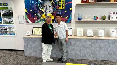 左:株式会社関通 達城 久裕 代表取締役社長/右:当社代表取締役社長 斉藤 力丸