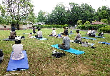 初夏の青空の下でリフレッシュ！小山内裏公園で「里山ヨガCafé」５月17日(土)開催！