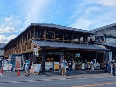 「京都嵐山ブランドを大切にした店舗づくり」