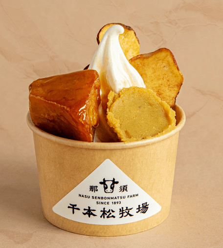 安納芋ソースやペースト、さつまいもチップスをトッピング。お芋の甘みが口いっぱいに広がります。