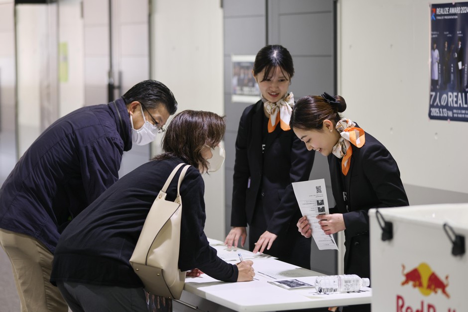 受付も【M-Line】の学生が担当