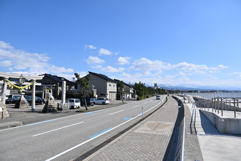 蜃気楼ロード沿線には神社や史跡も