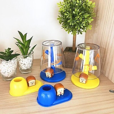 パンどろぼうのミニうがいコップとスタンド