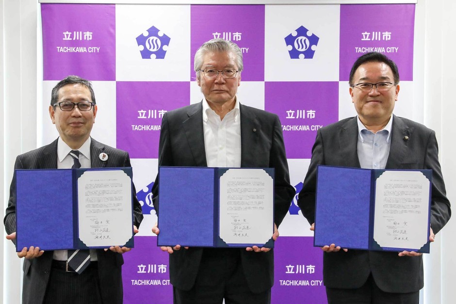 9月14日 三者記念撮影の様子
