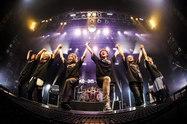 Like-an-Angelがツアーで見せたバンドとしての存在感　 ファイナルとなる東京公演ライヴレポートが到着！ 元L'Arc-en-CielメンバーSakuraが登場するサプライズも！