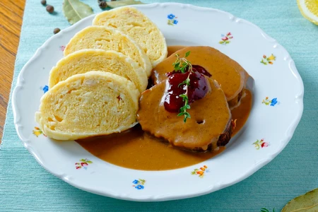 日本初、チェコ料理公式認証「Czech Specials」日本で開始　 都内2店舗を認定、大使館で授与式開催