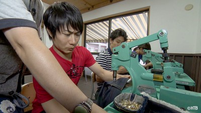 おにぎりあたためますか 岡山の旅 Blu-ray(左から戸次重幸、大泉洋、室岡里美) ©HTB