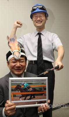 2013年本紙日本ダービー企画時の渡辺王将と小田記者