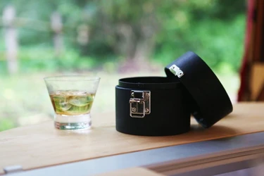 「生涯を添い遂げるグラス  ハードケース付きロックグラス」が7月28日発売