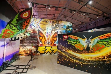 明日から！淡路島「ニジゲンノモリ」で大人気怪獣と出会える！
ゴジラミュージアム『モスラ特別展』 事前予約特典第3弾