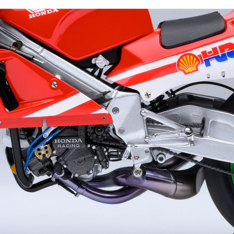 AUTOart 1/12スケール ホンダ NSR500 WGP500 #56 「バリバリ伝説」 (「巨摩 郡」 ヘルメット付属)