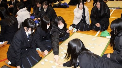 令和7年（2025年）の校内かるた大会の様子
