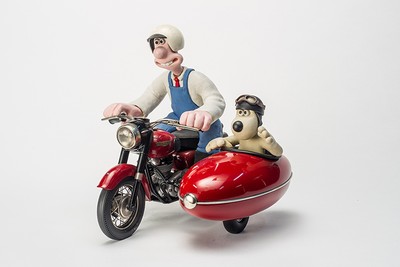 「モーターバイクとサイドカー」 （『ウォレスとグルミット 危機一髪！』）© Aardman / Wallace & Gromit Ltd 1995