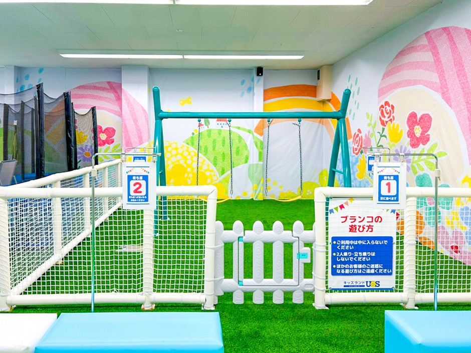 お子様が大好きなブランコが室内で楽しめる