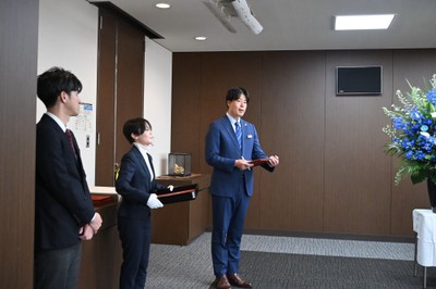 司会を務める学務センターの樋口義博課長（右）