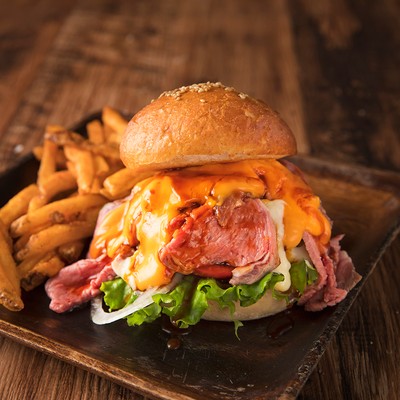 ローストビーフチーズバーガー 1,190円(税込1,309円)