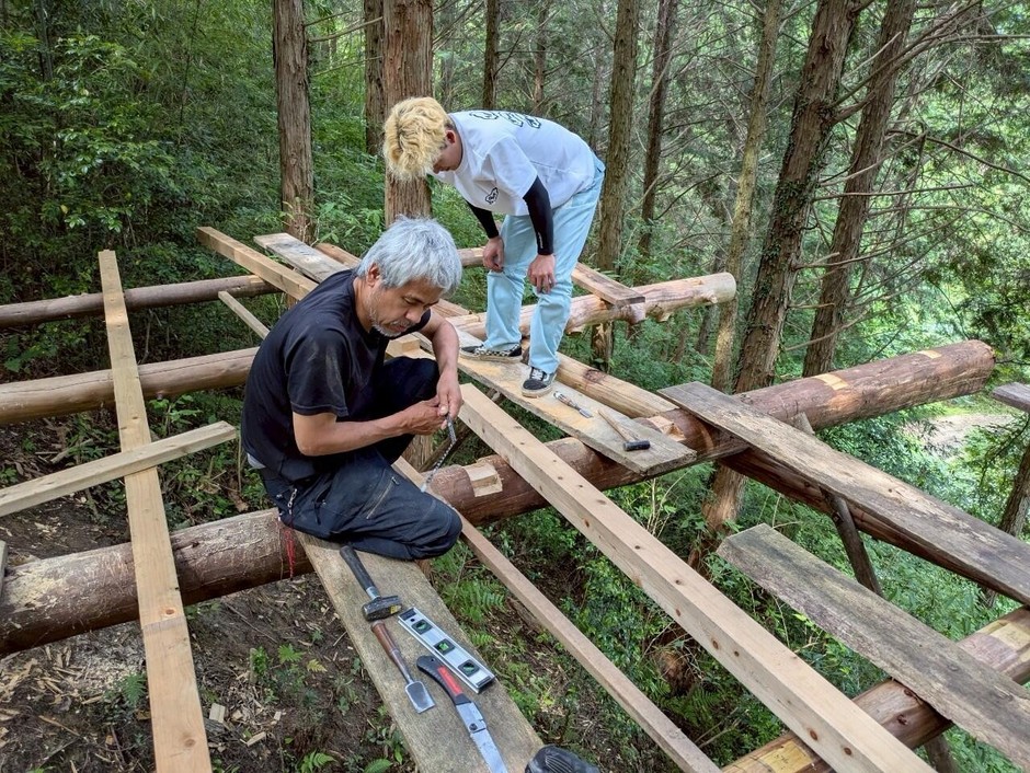 名城大学「木造建築研究会」の学生らと取り組む豊田市でのツリーハウス造り