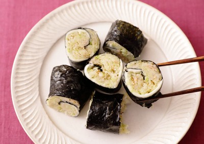 カット野菜で〈おかずおつまみ〉:実は幅広く使えるせん切りキャベツで「梅キャベツのチーズのり巻き」