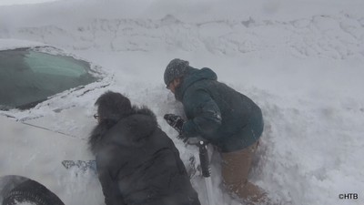 おにぎりあたためますか 岡山の旅 Blu-ray(左からオクラホマ藤尾仁志、河野真也) ©HTB