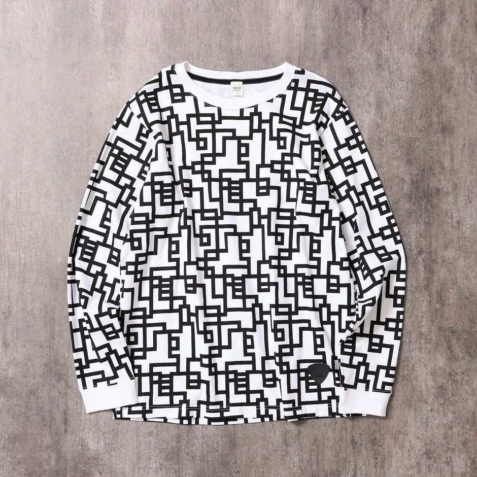 総柄Tシャツ¥12,100(税込)