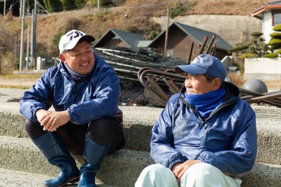 三男の村瀬祐太さん（左）と父 村瀬稔さん（右）