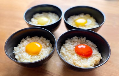 黄身の色だけでなく味や香りも様々