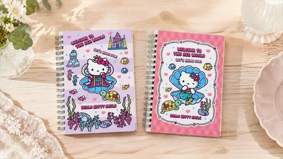 日常のそばに、いつもハローキティ グッズを♪
HELLO KITTY SMILE　新作ステーショナリー2種 7月25日より順次発売！
