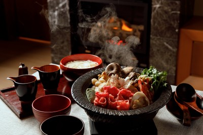 シェフが惚れ込んだ「信州プレミアム牛」を贅沢につかった寄せ鍋